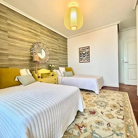 Luxury House Center
